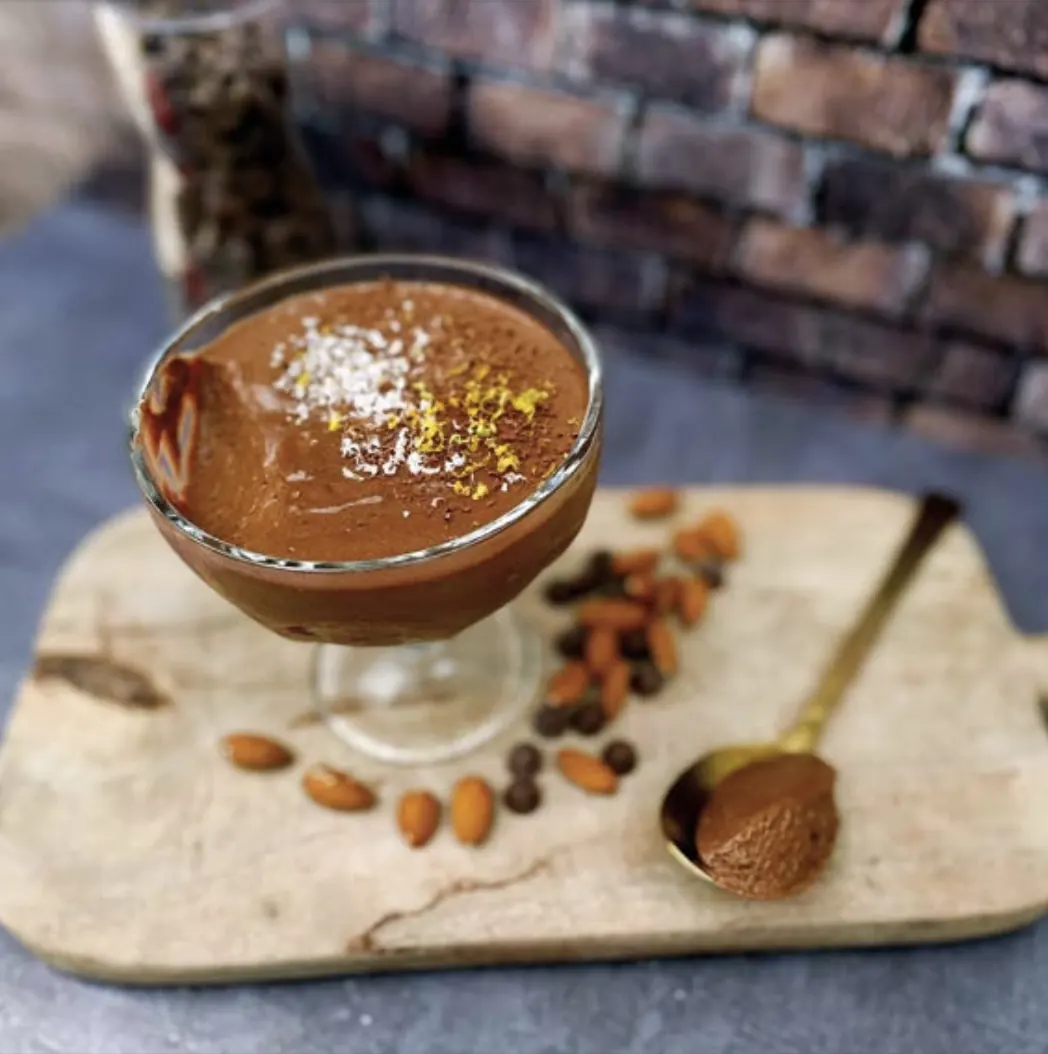 Mousse de chocolate vegano com amêndoas